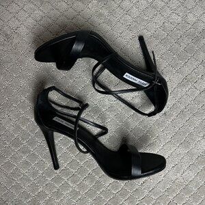 Steve Madden Womens Feliz Patent Ankle Strap Heels Black